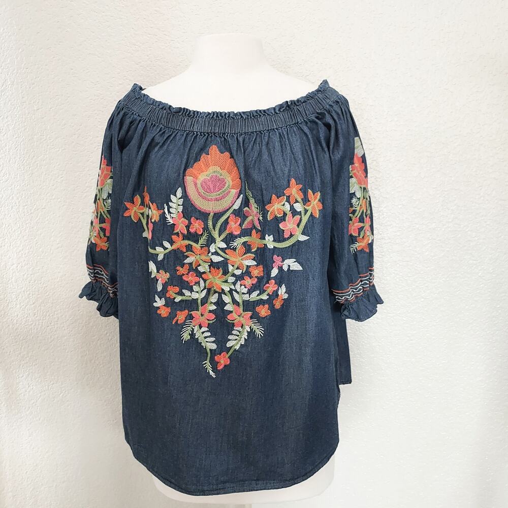 Monoreno Chambray Embroidered Blouse Size S